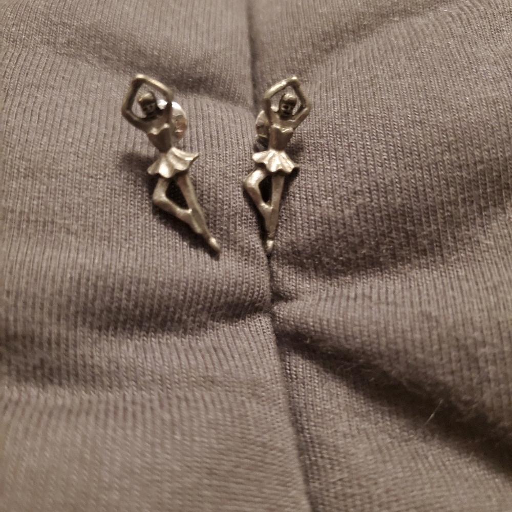 Beautiful vintage silver tone bailarina earrings